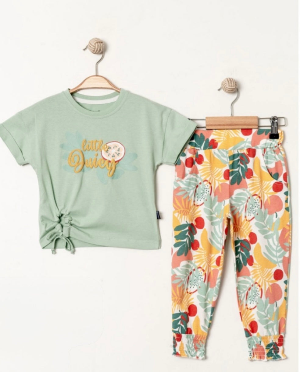 Miniworld طقم طفلة باللون الأخضر برسمة فواكهة من