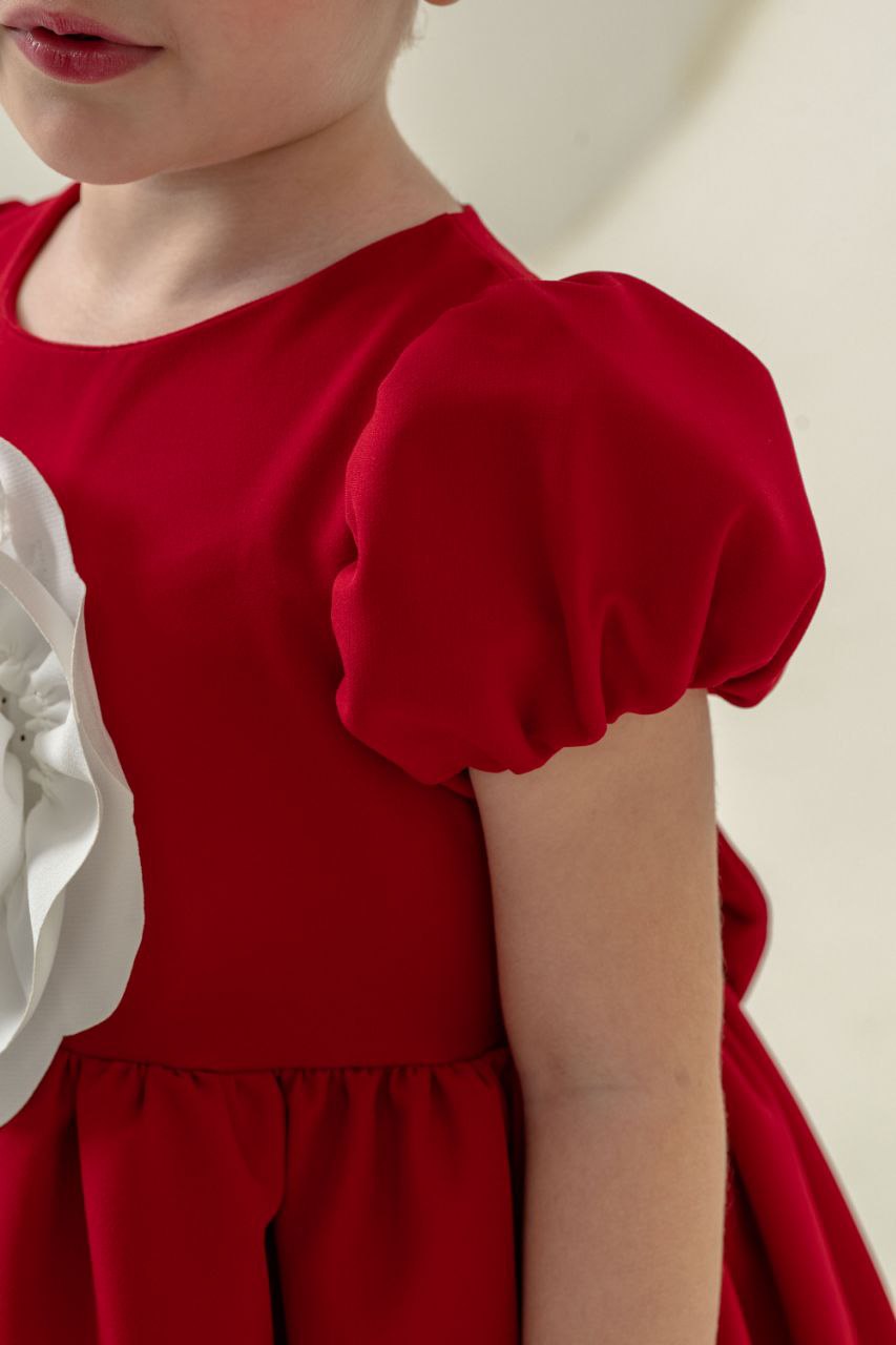 ERAY فستان باللون الاحمر برسمة وردة بيضاء من