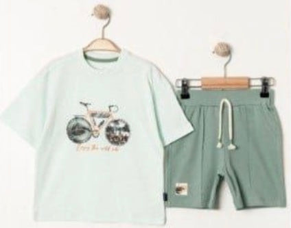 طقم ولد مكون من قطعتين من Miniworld برسمة دراجة