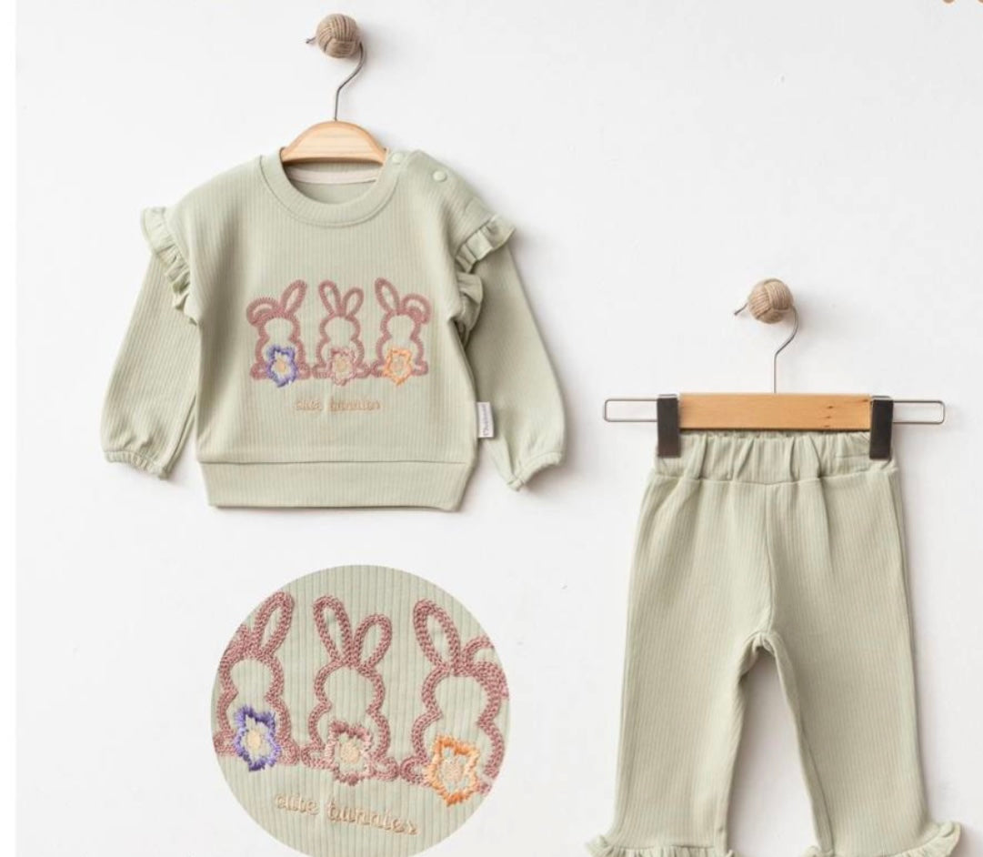 طقم اخضر مكون من قطعتين برسمة ارنب من Moeboon