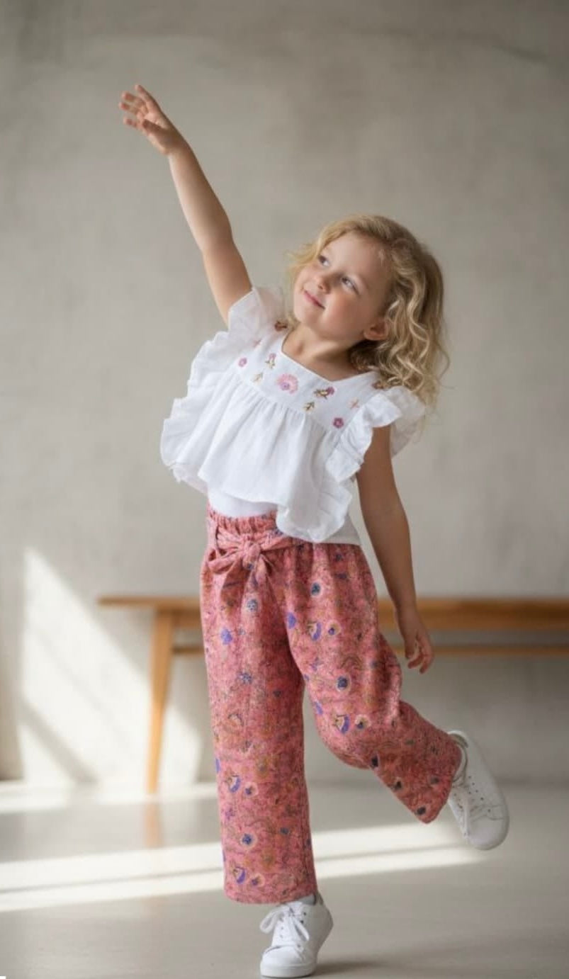 KidsRoom  طقم بنت مكون من قطعتين باللون الابيض و الزهري من